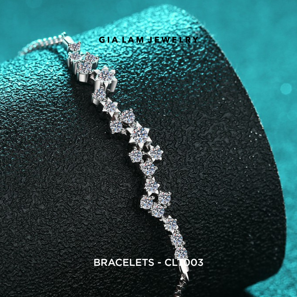 925 Sterling Silver Bracelet, Focus on Flower Detail